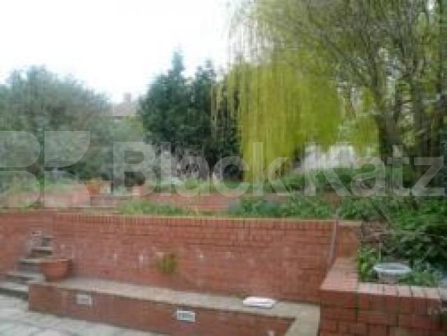 			NEW ON THE MARKET!!!, 3 Bedroom, 1 bath, 1 reception Flat			 Muswell Hill, MUSWELL HILL N10